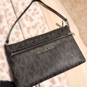 Micheal Kors hand purse